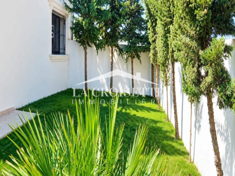 Villa S+4 avec piscine à La Soukra